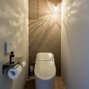 ミニマムな空間に洗練さを～点在する素材たち～の写真 トイレ