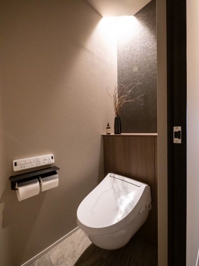 トイレ (ホテルのような空間に日本の伝統美と温もりを加えたリノベーション)
