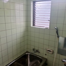 バスルームリフォームで快適あったか浴槽玄関取り換えで安心快適エントランス (before写真２)