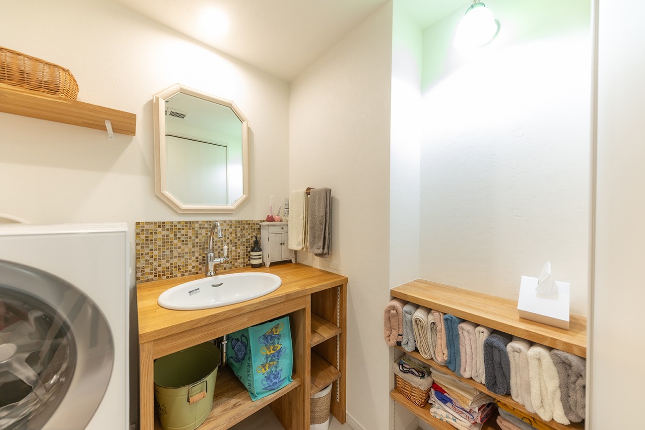 バス/トイレ事例：洗面スペース（横浜市E様邸～お気に入りに囲まれて～）