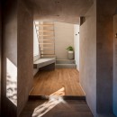 余白のある空間との繋がり　和歌山橋本の家の写真 廊下