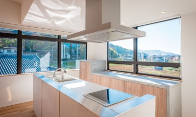 余白のある空間との繋がり　和歌山橋本の家 (キッチン)