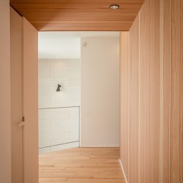 余白のある空間との繋がり　和歌山橋本の家 (廊下)