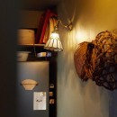 家を「そだてる」楽しみが尽きない家｜戸建リノベーションの写真 キッチンパントリー照明