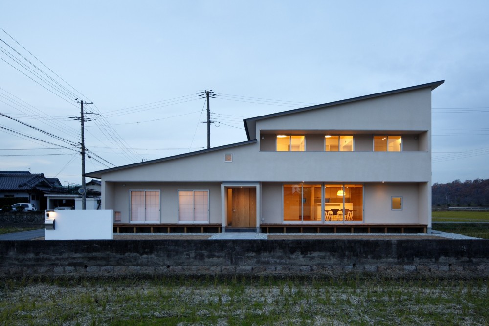 調整区域に建つ２世帯農家住宅の建替え　＝道場町の家＝ (外観)