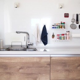 北欧×バリ島ミックススタイルで彩る、大人のリラックス空間 (キッチン)