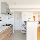 北欧×バリ島ミックススタイルで彩る、大人のリラックス空間の写真 キッチン