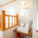 憧れのkitchenhouseが似合う　光溢れるリビングダイニングのある家　part2の写真 2階廊下の洗面台をイメージ一新。