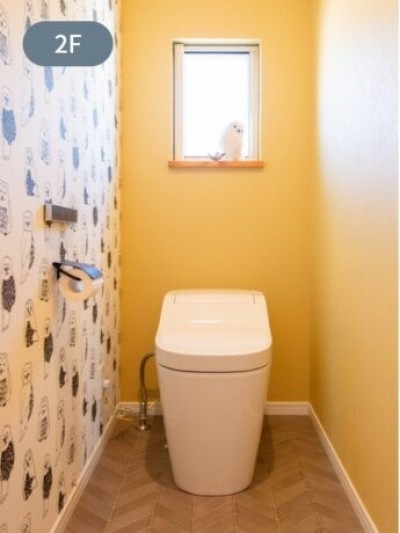 飽きがこないものを。トイレの小さいスペースで遊び心を。 (憧れのkitchenhouseが似合う　光溢れるリビングダイニングのある家　part2)
