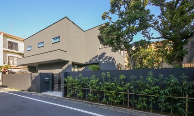 リゾート＆和の屋外空間を愉しむ回遊型の家／東京都目黒区 (外観)