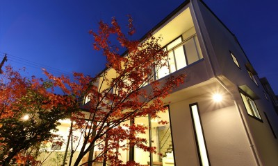 Share Living House〜眺望と庭の景色を楽しむ大人の家〜 (夕景)