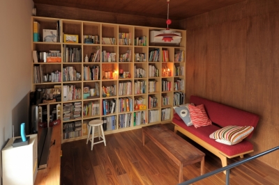図書館よりもブックカフェがいい 我が家のカフェ風空間で読書を楽しもう Suvaco スバコ