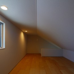 旗の台の家/House in Hatanodai (屋根裏)