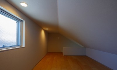 旗の台の家/House in Hatanodai (屋根裏)