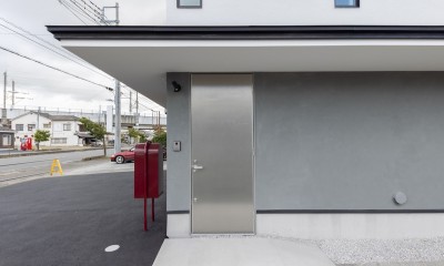 楽器工房のある家　ハコノオウチ20 (住戸への玄関ドア)