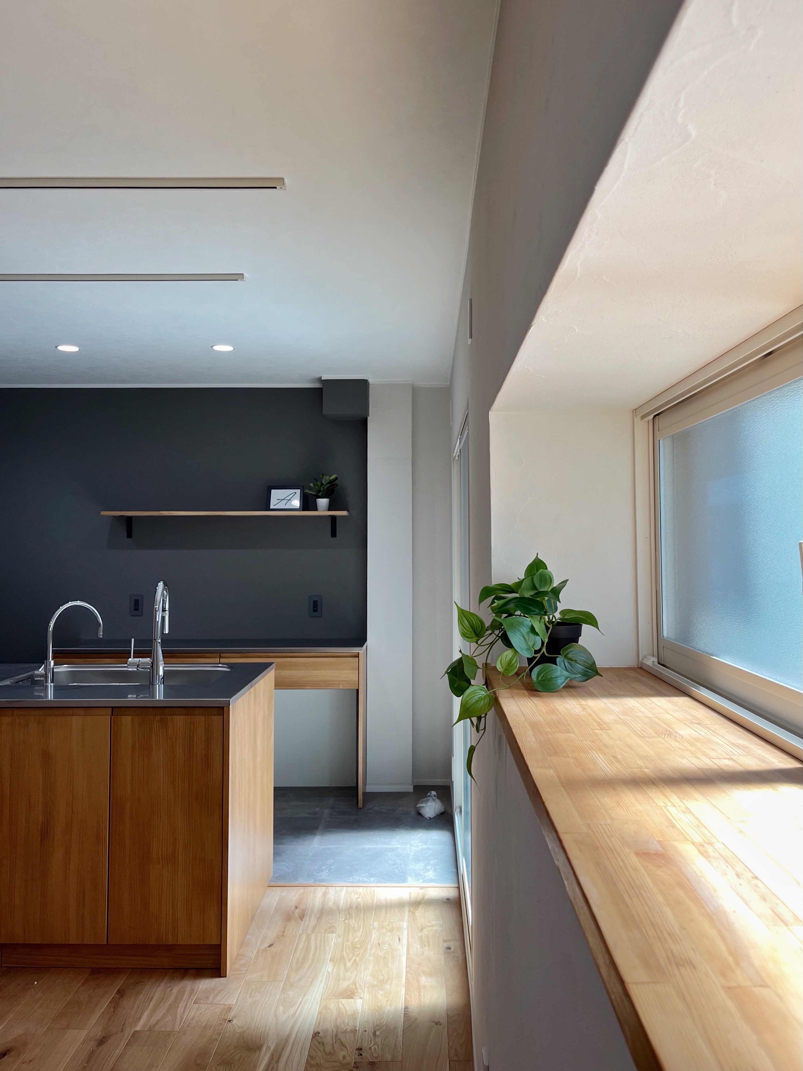モダンで機能的な三階建てフルリノベーション - 戸建リノベーション事例|SUVACO(スバコ)