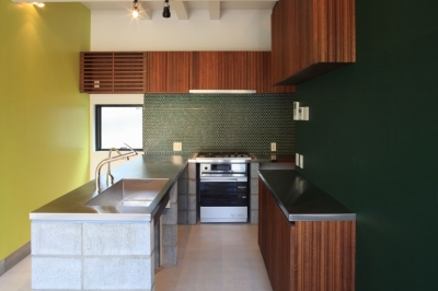 キッチン (中野M-素材を引き継ぎ、緑に囲まれるお気に入りのカフェ)