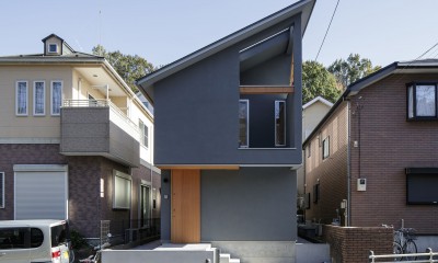 鶴川の住宅 -空を切り取る連続窓のある暮らし- (外観)