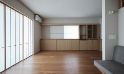 厚木の住宅 -陰影が美しく落ち着きのある住まい- (リビング)