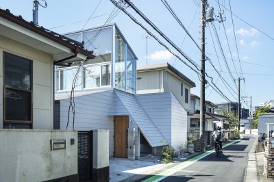 外観2 (すべての部屋につながる明るい大きな廊下がある家（おおたかの森の住宅）)