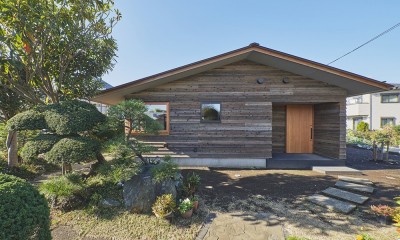 「私の巣」山小屋のような平屋 (東側外観)