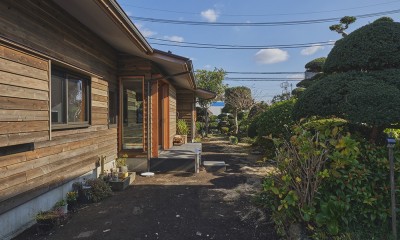 「私の巣」山小屋のような平屋 (西からの南側外観)