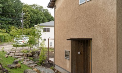 山崎町の家 (遊歩道の様なアプローチ)