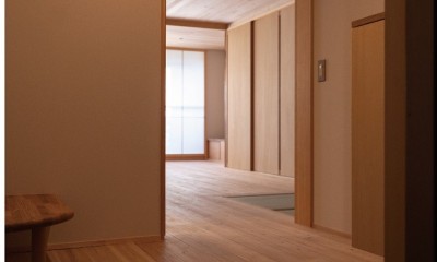 妙蓮寺の住まい (玄関からLDKを望む)