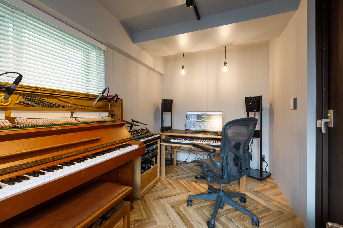音楽家が暮らす家｜近代建築家の名作家具が佇むギャラリーのような大人の上質空間 - マンションリノベーション事例｜SUVACO(スバコ)