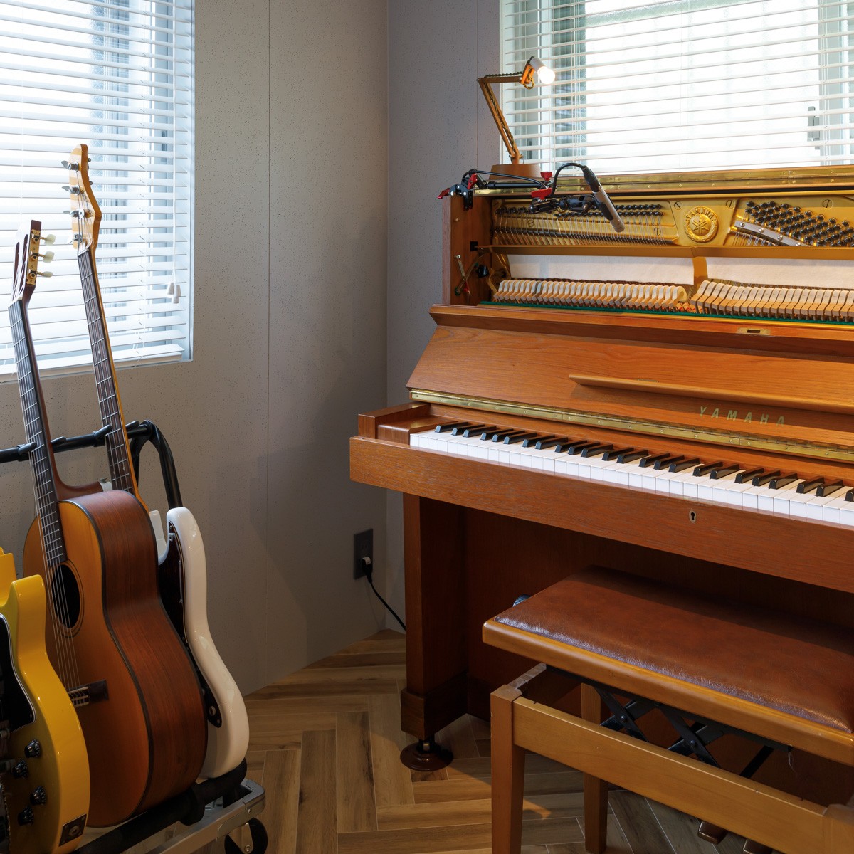 音楽家が暮らす家｜近代建築家の名作家具が佇むギャラリーのような大人の上質空間 - マンションリノベーション事例｜SUVACO(スバコ)