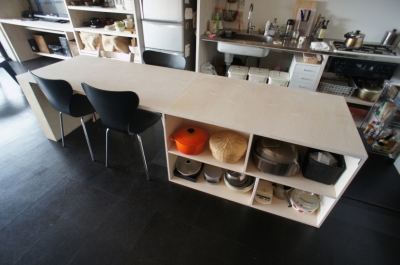 DSテーブル (勾配天井の家　-いえづくりワークショップとDIY施工の参加型リノベ-)