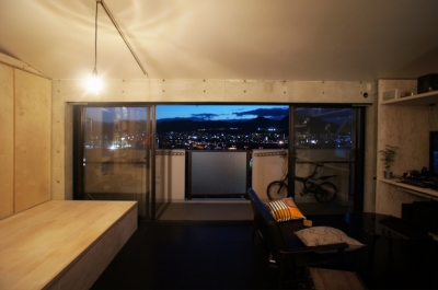勾配天井の家　-いえづくりワークショップとDIY施工の参加型リノベ- (夜景)