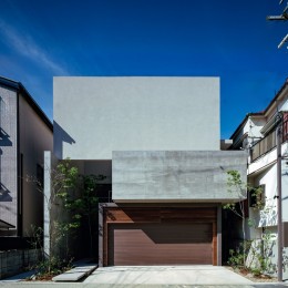 住宅建築設計例集　4　鉄筋コンクリートの住宅 豊中の家 四角いRC鉄筋コンクリートのガレージのある家 - 注文住宅事例