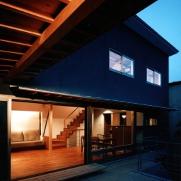 【杉並の家】　木の軸組、縁側空間。日本の住文化を立体展開
