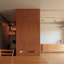 家族の成長とともに変化できる自由な家（武蔵浦和のリノベーション）の写真 リビング、書斎