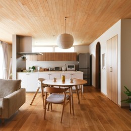 天井の美しさがポイントです(「木」で彩るジャパンディスタイルの家