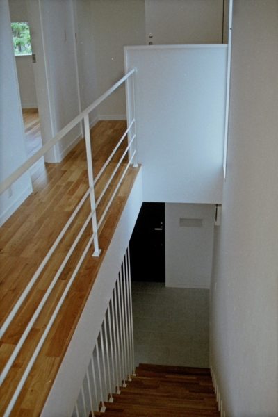 階段 (借景を取り込む家)
