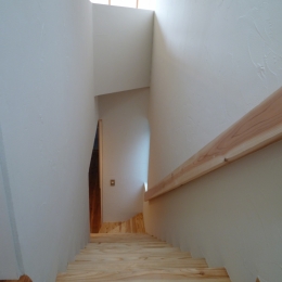 「狭小地域の家＠現代京町家」 (階段)