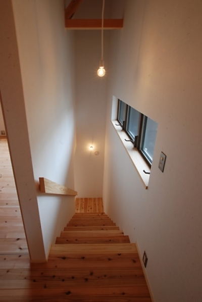 階段 (三山の家　－コンパクトで高密度の空間を実現－)
