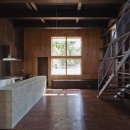 大阪府堺市 I 邸〜経年変化を感じる家づくり .木造２階建てスキップフロアの写真 リビングダイニング