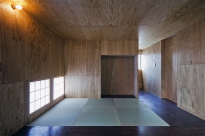 タタミのスペース (大阪府堺市 I 邸〜経年変化を感じる家づくり .木造２階建てスキップフロア)