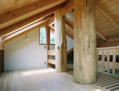 柱や梁を見せることで実現！広がりのある空間づくり｜SUVACO(スバコ)