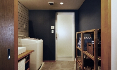 バスルーム｜家の中にも遊び場を　生活を豊かにするロフト＆階段スペース
