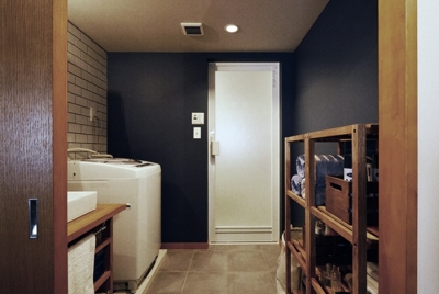 バスルーム (家の中にも遊び場を　生活を豊かにするロフト＆階段スペース)