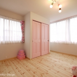 ベビーピンクの女の子部屋 フレンチナチュラルスタイルの家 子供部屋事例 Suvaco スバコ