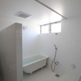 ハコノオウチ01・版画アトリエのある家 (置きバスの浴室)
