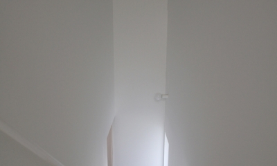 ハコノオウチ01・版画アトリエのある家 (寝室への階段室)
