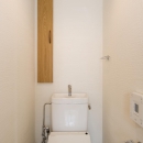 KU邸・木のぬくもりを感じる家の写真 トイレ