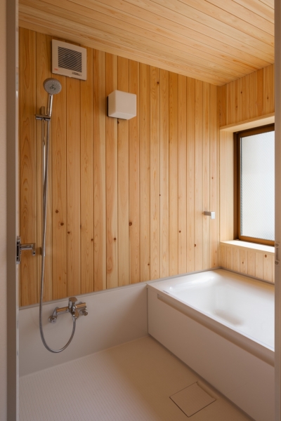 ハーフユニットバスを使用した浴室 (木造耐火でつくる木の住まい～国産材でつくる～)
