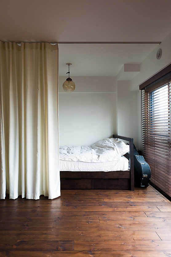 ベッドルーム事例：ベッドスペース（代々木のDINKSの住まい）